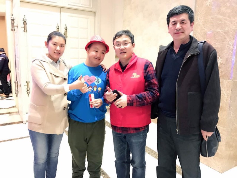 工会委员与雷蒙老师、助教老师合影 工会委员与雷蒙老师、助教老师合影
